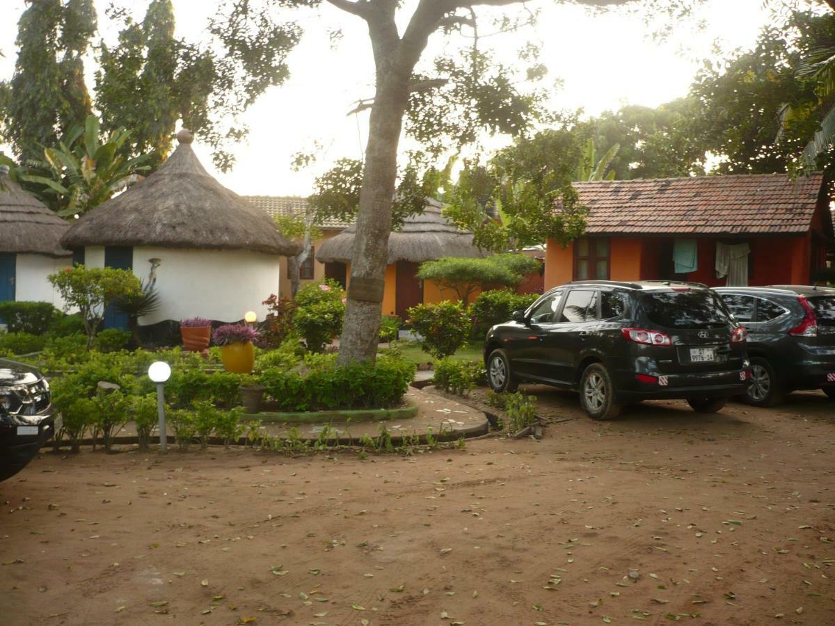 Big Milly'S Backyard Hotel Kokrobite Exterior photo