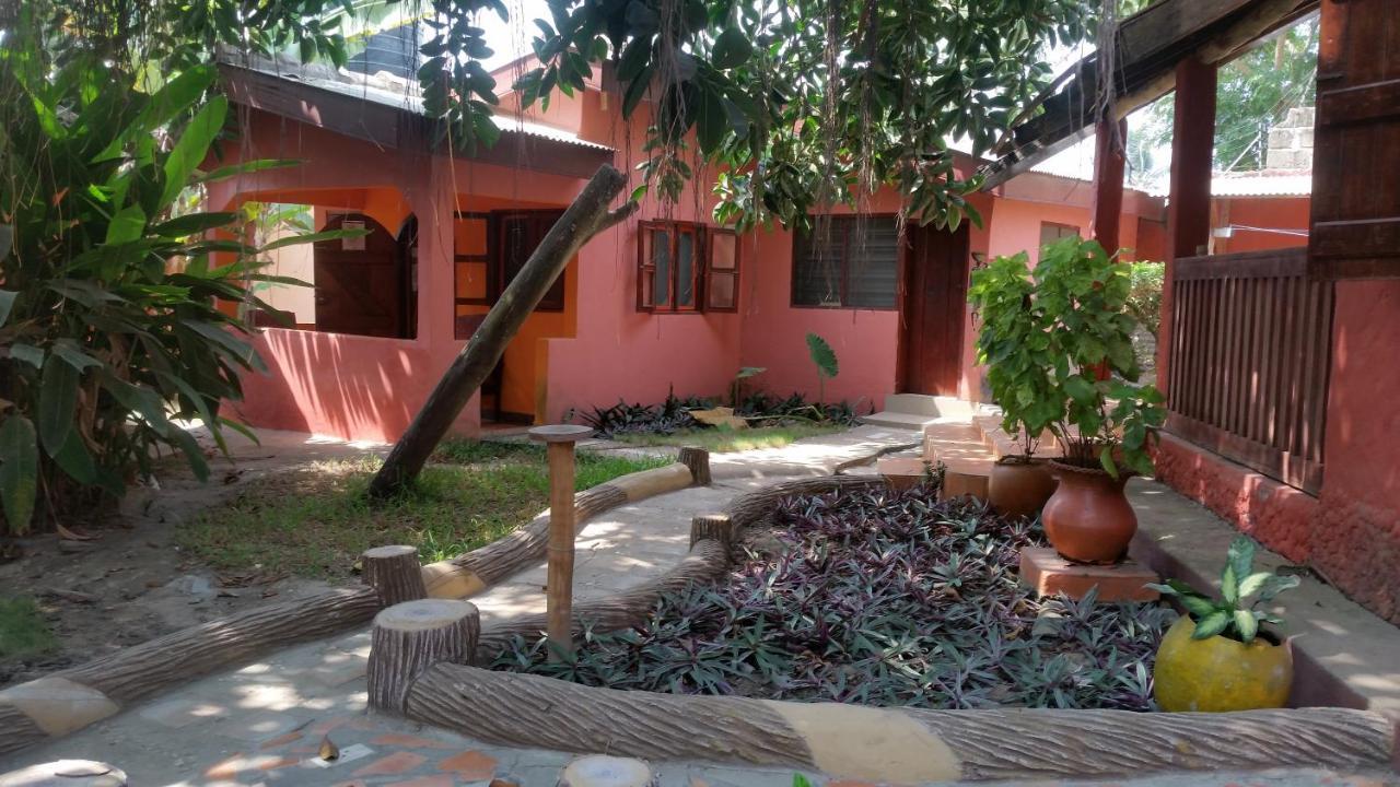 Big Milly'S Backyard Hotel Kokrobite Exterior photo